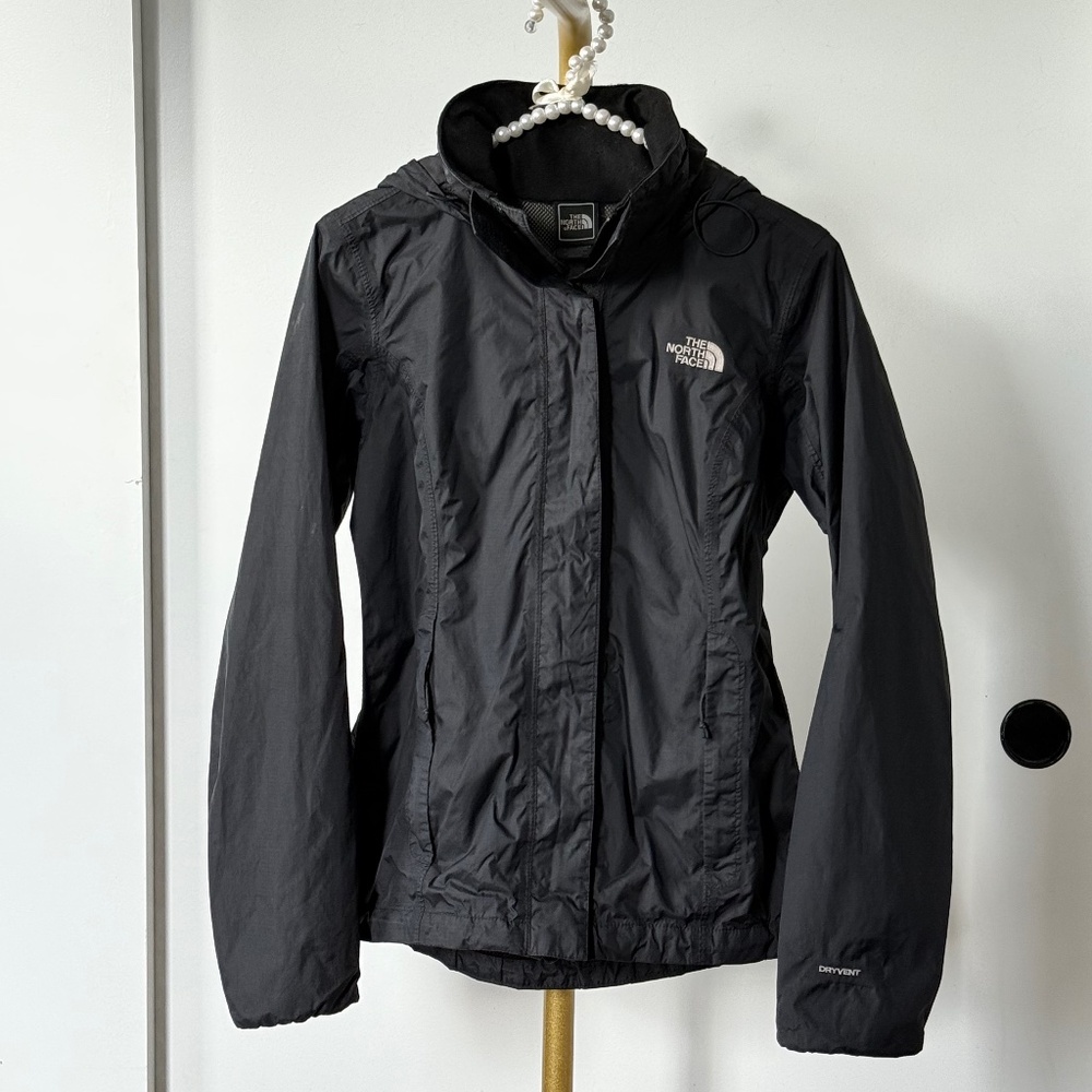 The North Face Women's Resolve 2 Windbreaker Jacket